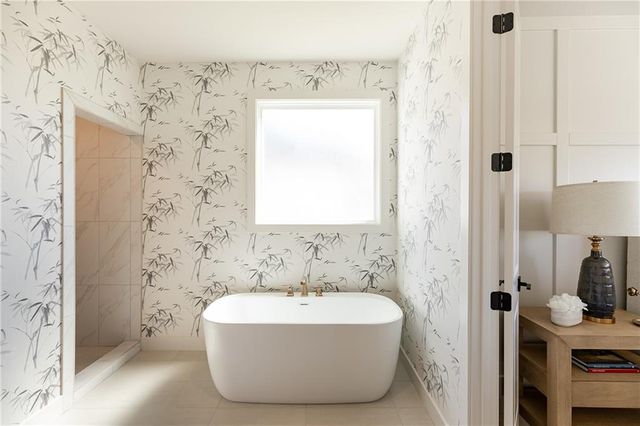 18617 Mohawk Lane, Overland Park, KS 66085