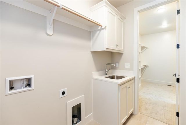 18617 Mohawk Lane, Overland Park, KS 66085