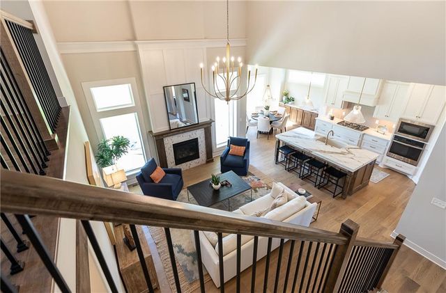 18617 Mohawk Lane, Overland Park, KS 66085