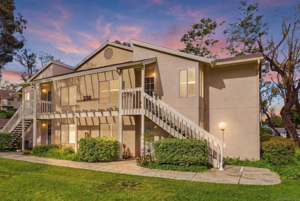 236 Diamond Way Unit 250, Vista, CA 92083