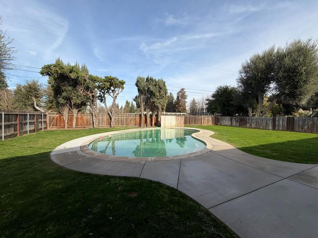 1237 De Cesari Avenue, Madera, CA 93637