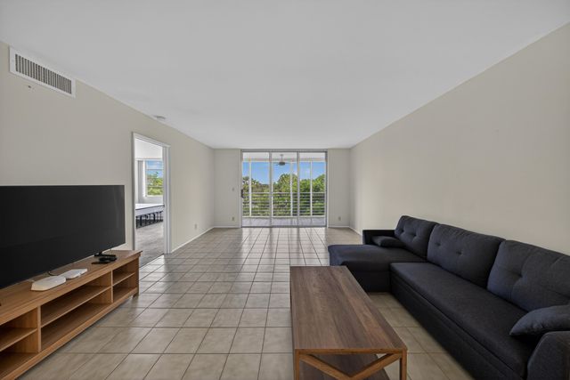 3503 Oaks Way 505, Pompano Beach, FL 33069