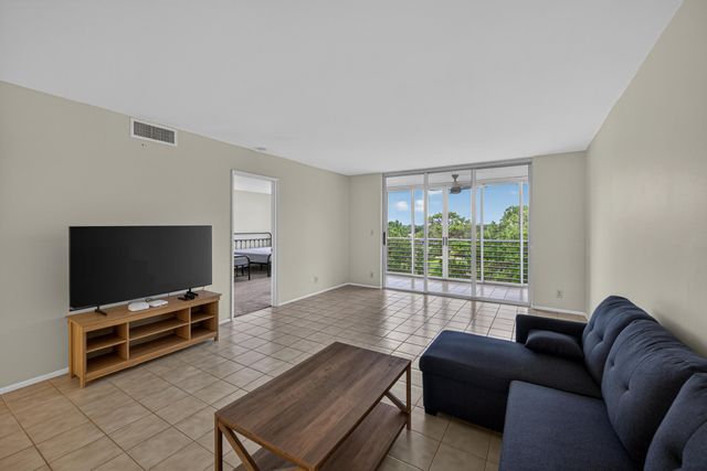3503 Oaks Way 505, Pompano Beach, FL 33069