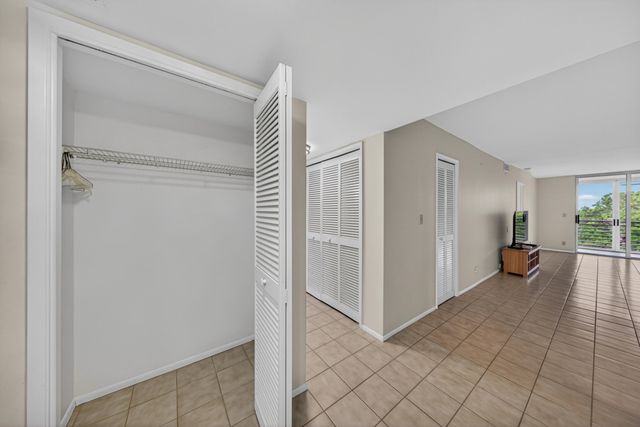 3503 Oaks Way 505, Pompano Beach, FL 33069