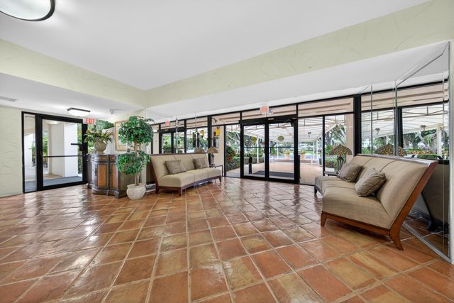 3503 Oaks Way 505, Pompano Beach, FL 33069