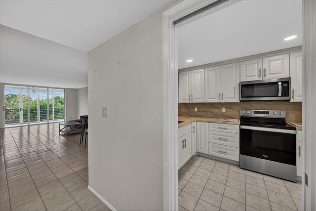 3503 Oaks Way 505, Pompano Beach, FL 33069