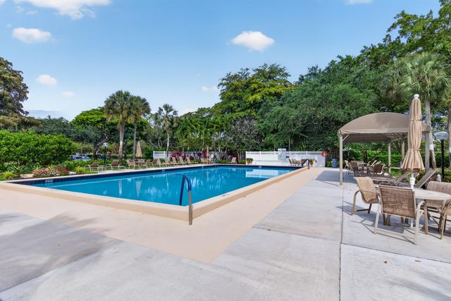 3503 Oaks Way 505, Pompano Beach, FL 33069