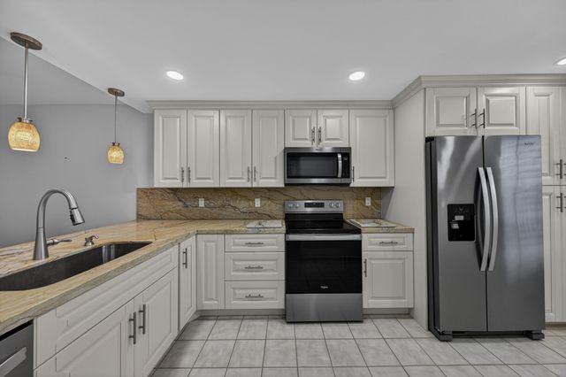 3503 Oaks Way 505, Pompano Beach, FL 33069