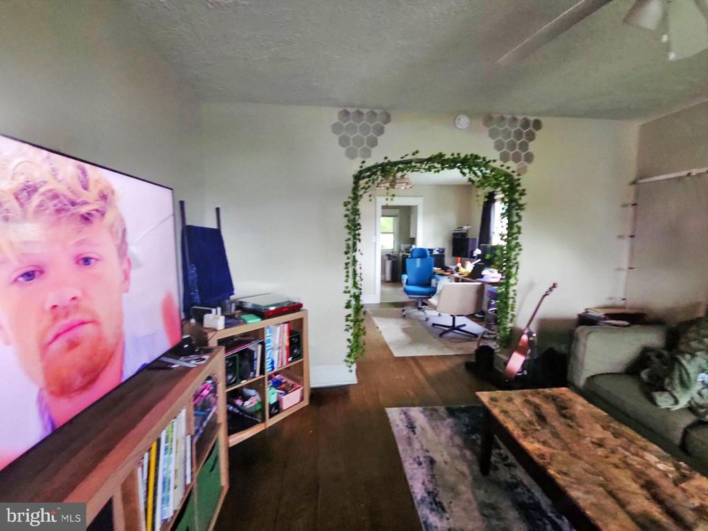 279 LOGWOOD AVE, Carneys Point, NJ 08069
