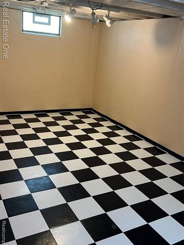 2014 Brockton Avenue, Royal Oak, MI 48067