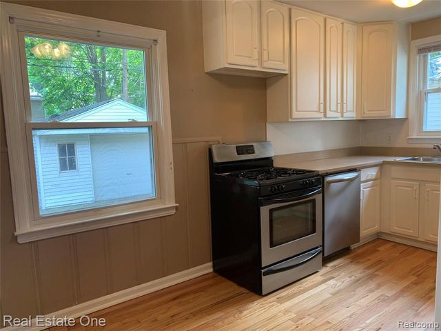 2014 Brockton Avenue, Royal Oak, MI 48067