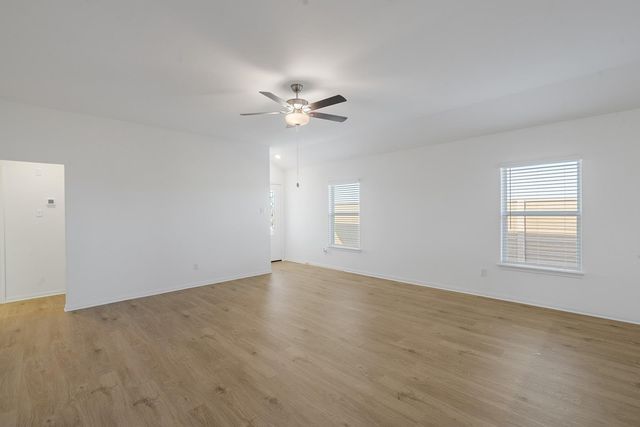 140 Wirepass CRST, Jarrell, TX 76537