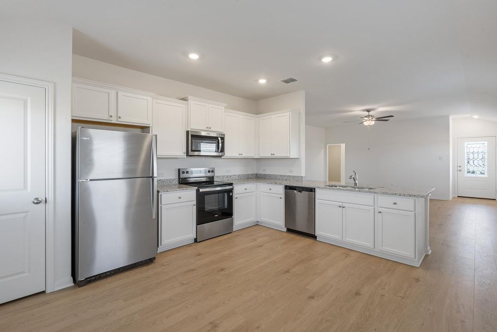 140 Wirepass CRST, Jarrell, TX 76537