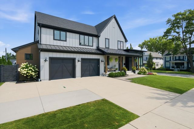 323 E 3rd Street, Elmhurst, IL 60126