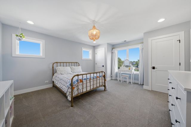 323 E 3rd Street, Elmhurst, IL 60126