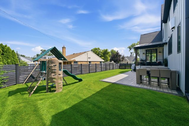 323 E 3rd Street, Elmhurst, IL 60126