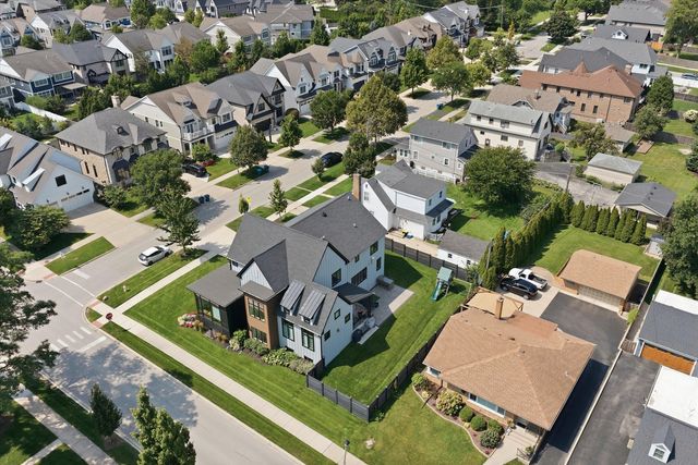 323 E 3rd Street, Elmhurst, IL 60126