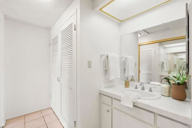 1025 Martina Court, San Marcos, CA 92078