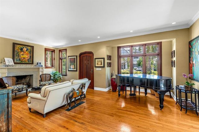 3462 N Moorings Way, Miami, FL 33133