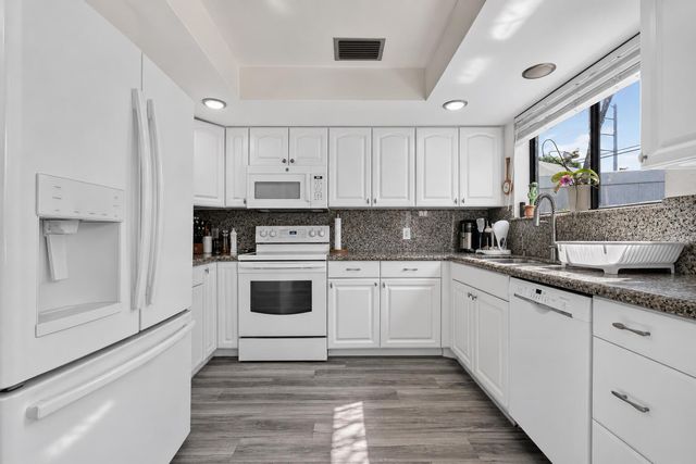 1055 NW 18th Avenue, Delray Beach, FL 33445