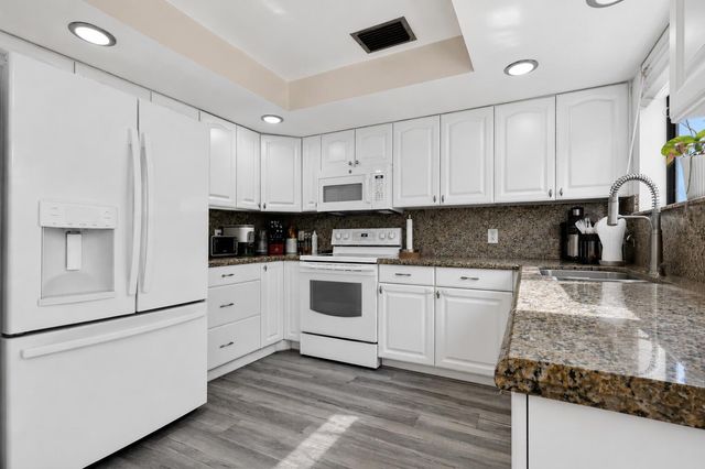 1055 NW 18th Avenue, Delray Beach, FL 33445