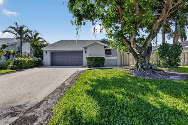 1055 NW 18th Avenue, Delray Beach, FL 33445