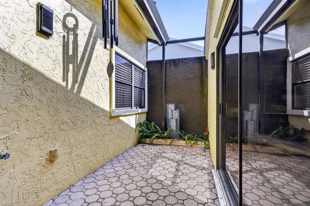 1055 NW 18th Avenue, Delray Beach, FL 33445
