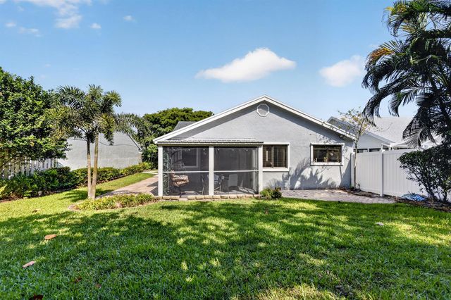 1055 NW 18th Avenue, Delray Beach, FL 33445