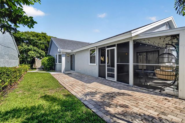 1055 NW 18th Avenue, Delray Beach, FL 33445