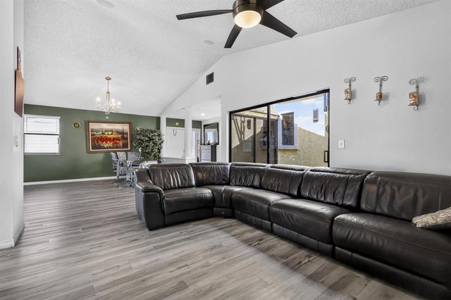 1055 NW 18th Avenue, Delray Beach, FL 33445