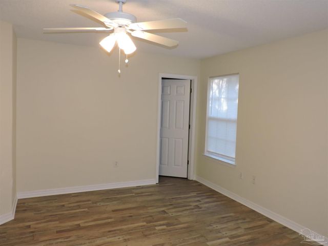 2513 Gulf Breeze Ave, Pensacola, FL 32507