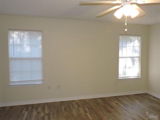 2513 Gulf Breeze Ave, Pensacola, FL 32507