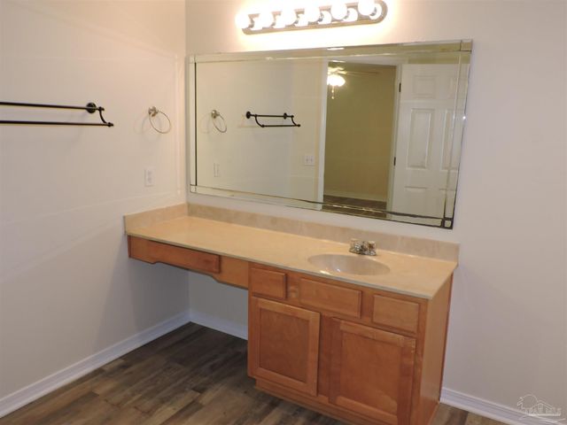 2513 Gulf Breeze Ave, Pensacola, FL 32507