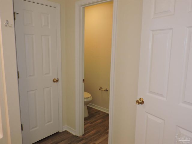 2513 Gulf Breeze Ave, Pensacola, FL 32507