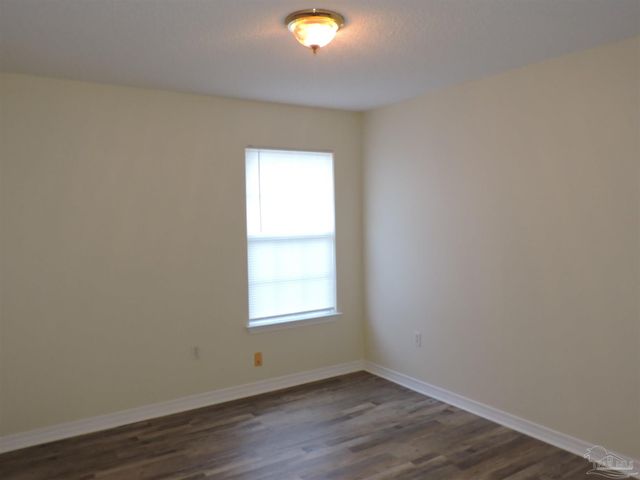 2513 Gulf Breeze Ave, Pensacola, FL 32507