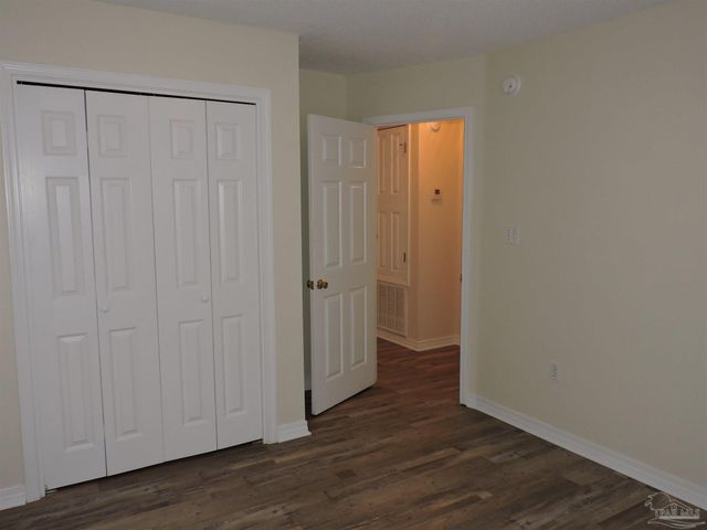 2513 Gulf Breeze Ave, Pensacola, FL 32507