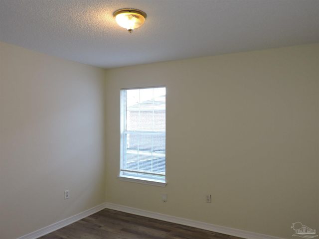 2513 Gulf Breeze Ave, Pensacola, FL 32507