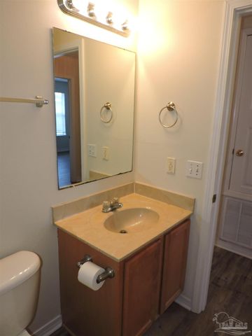 2513 Gulf Breeze Ave, Pensacola, FL 32507