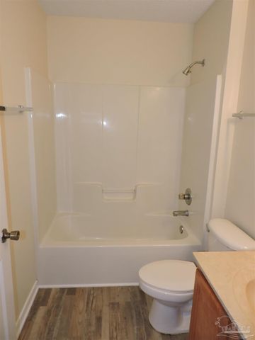 2513 Gulf Breeze Ave, Pensacola, FL 32507