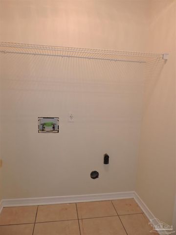 2513 Gulf Breeze Ave, Pensacola, FL 32507