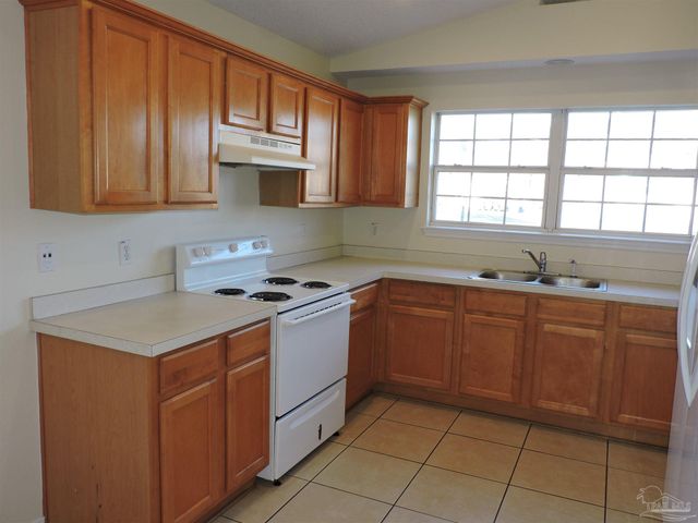 2513 Gulf Breeze Ave, Pensacola, FL 32507