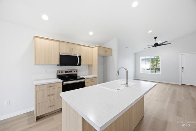 92 N Tideberry Ave, Kuna, ID 83634