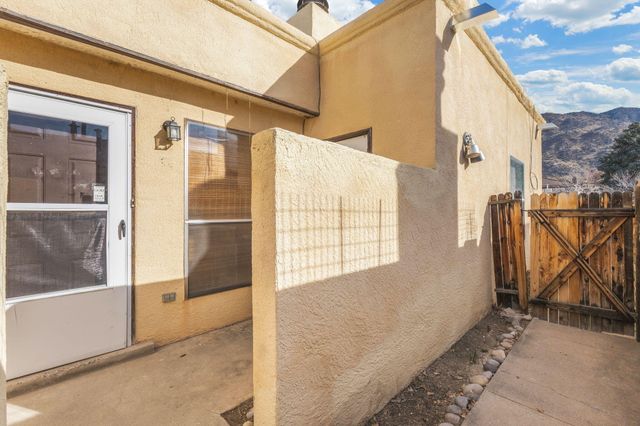 2905 PALO VERDE Drive NE, Albuquerque, NM 87112
