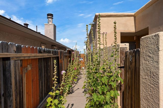 2905 PALO VERDE Drive NE, Albuquerque, NM 87112