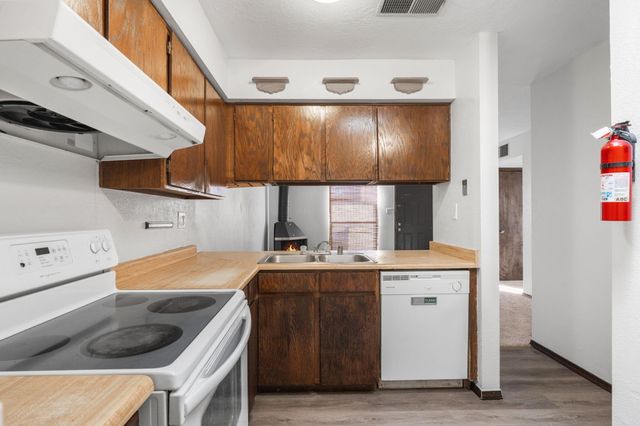 2905 PALO VERDE Drive NE, Albuquerque, NM 87112