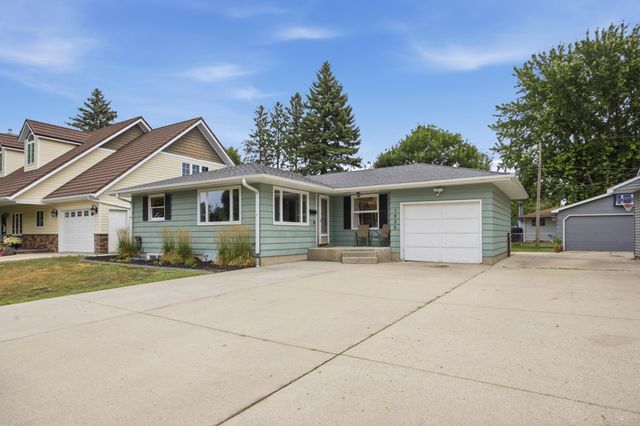 1232 15th Street N, Moorhead, MN 56560