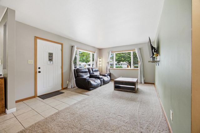 1232 15th Street N, Moorhead, MN 56560