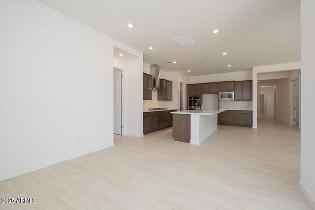 40129 N Alameda Drive, San Tan Valley, AZ 85140