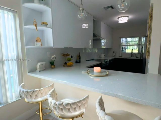 19066 Bobolink Dr, Hialeah, FL 33015