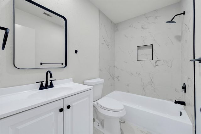 15615 Raven Trail, Houston, TX 77489